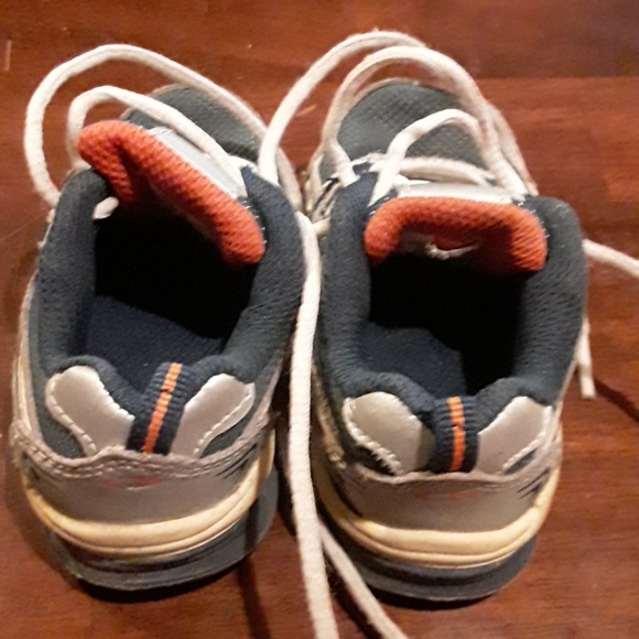Size 5 Sneakers - Picture 4 of 4